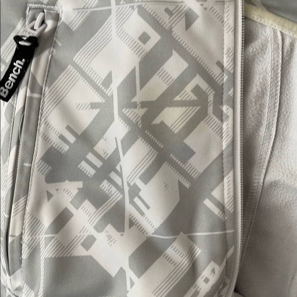 Bench zip up sweater - Picture 7 of 9